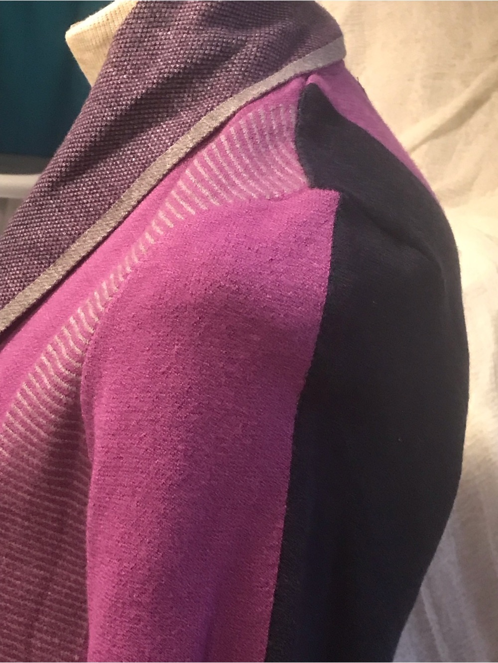 Liz Claiborne Women's Sweater Cardigan in magenta and Black - Picture 6 of 11